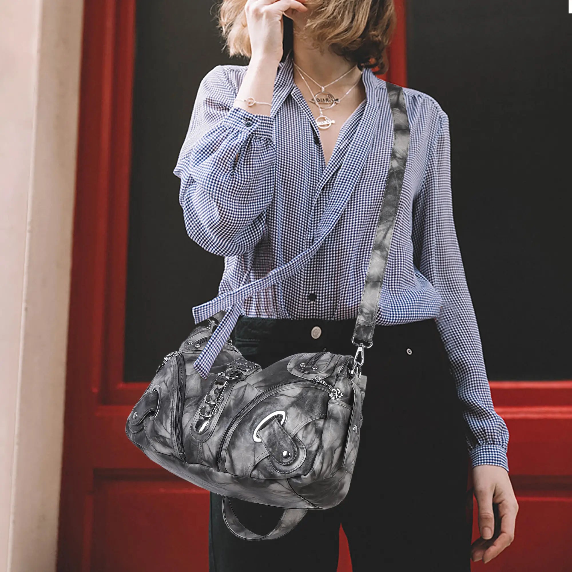 Timeless Tote Bag · Sleek Profile, Organized Compartments
